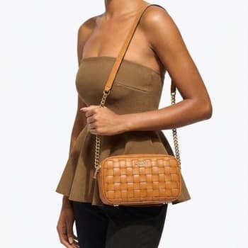 Kabelka přes rameno Guess Sandy Camera Crossbody, hnědá 2
