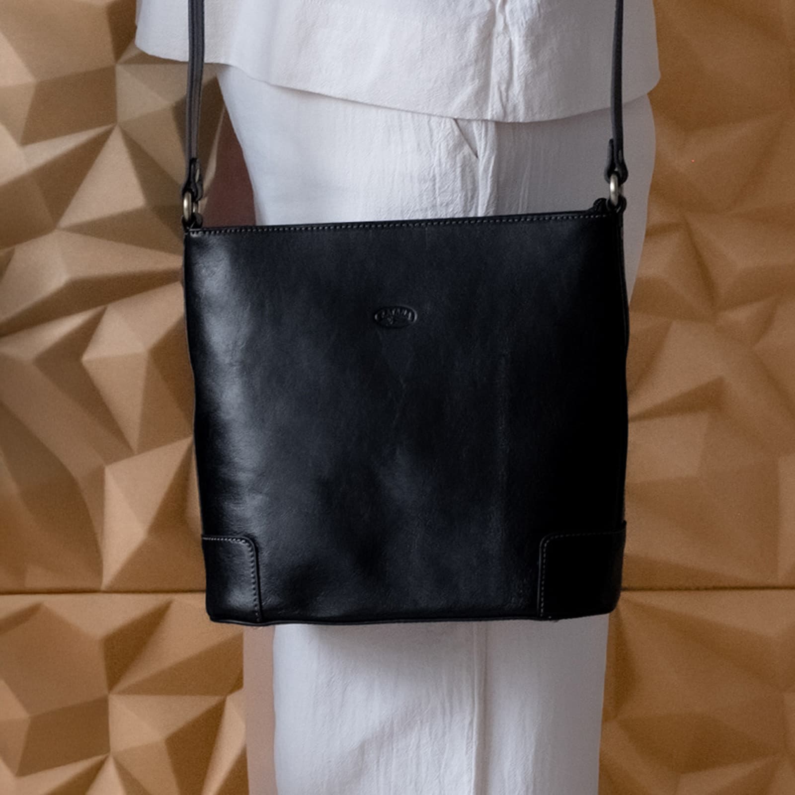 Crossbody kabelka Katana Liliam, černá