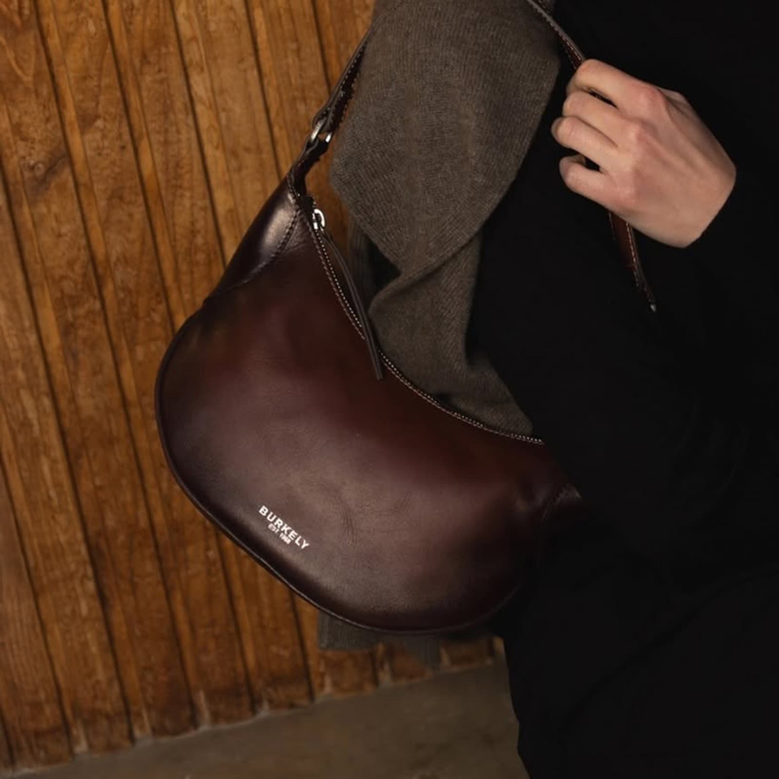 Crossbody kožená kabelka Burkely Estero, vínová