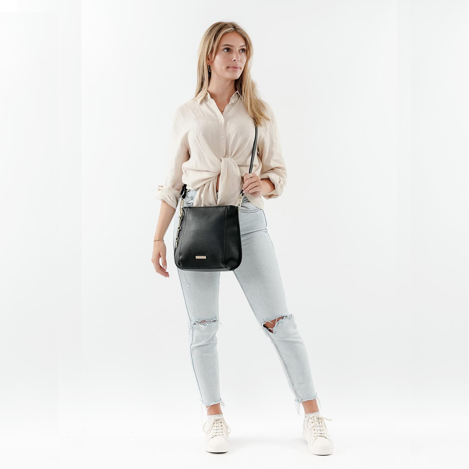 Crossbody Suri Frey Bussan, bílá 5