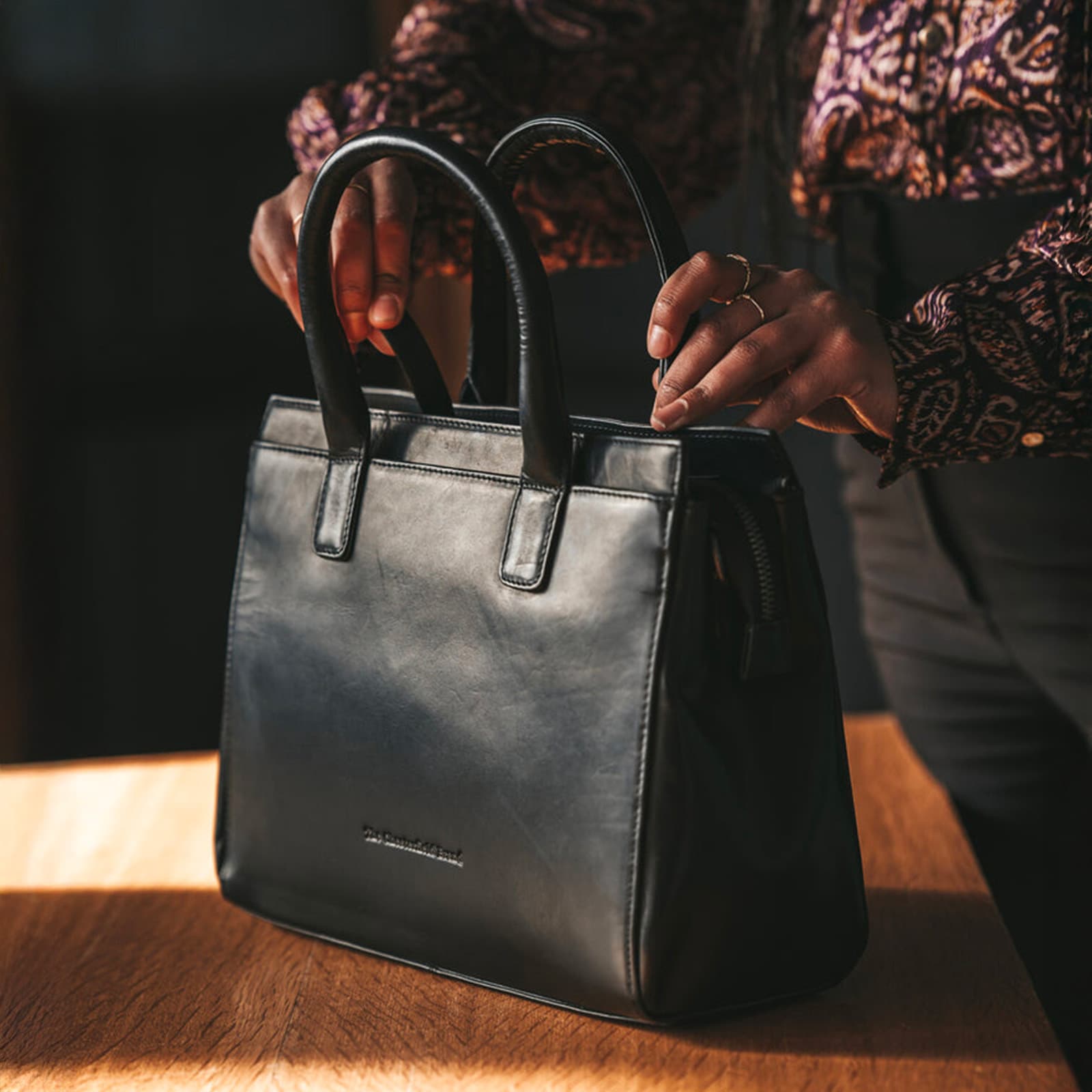 Kožená kabelka na notebook The Chesterfield Brand Rivera, černá