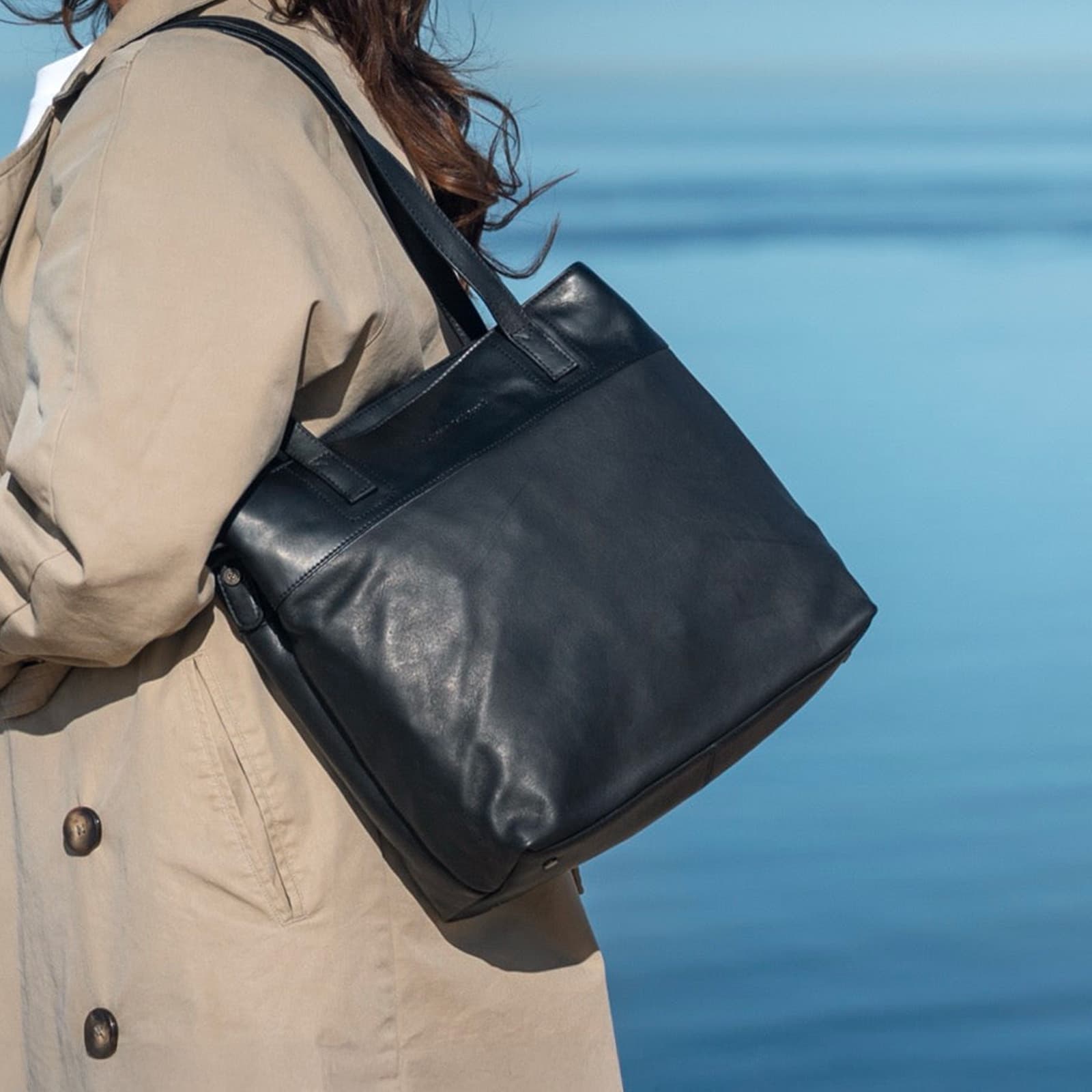 Kožená kabelka The Chesterfield Brand Diva, černá